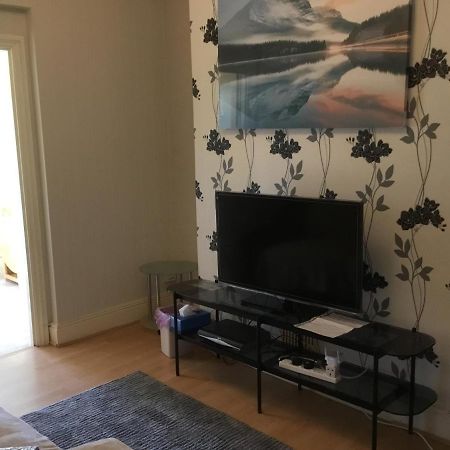 Apartment With Shared Garden And Basic Equipments Plymouth Exterior foto