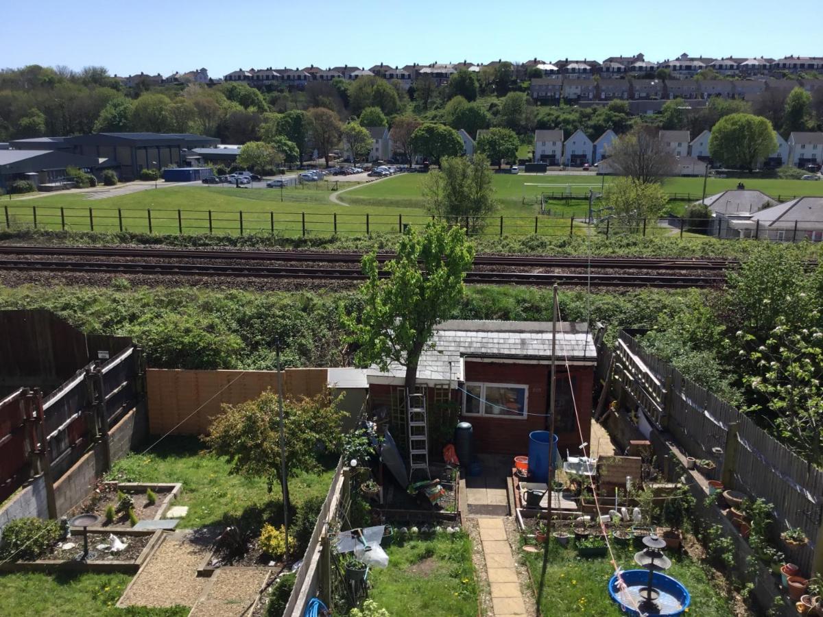 Apartment With Shared Garden And Basic Equipments Plymouth Exterior foto